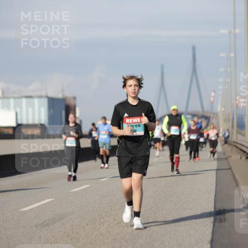 03.10.2025 - Köhlbrandbrückenlauf Jannik Wohlers http://msf.ph/oto/9093916 03.10.2025 10:12:23 Position 3 631 meine-sportfotos.de