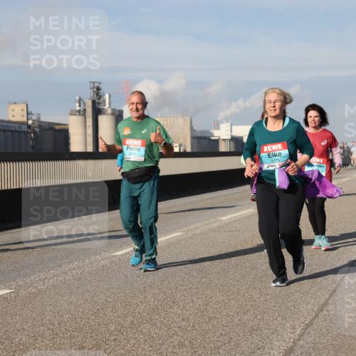 03.10.2025 - Köhlbrandbrückenlauf Lena Gebhardt http://msf.ph/oto/9093927 03.10.2025 10:09:02 Position 2 2272, 2175 meine-sportfotos.de