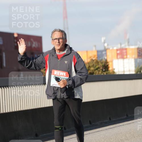 03.10.2025 - Köhlbrandbrückenlauf Jannik Wohlers http://msf.ph/oto/9093929 03.10.2025 10:00:50 Position 3  meine-sportfotos.de