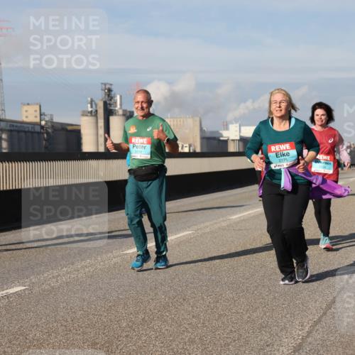 03.10.2025 - Köhlbrandbrückenlauf Lena Gebhardt http://msf.ph/oto/9093937 03.10.2025 10:09:02 Position 2 2272, 2175, 2554 meine-sportfotos.de