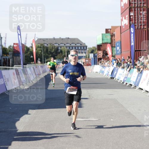 03.10.2025 - Köhlbrandbrückenlauf Jannik Wohlers http://msf.ph/oto/9093942 03.10.2025 12:54:38 Ziel 4060, 4106, 4209, 6621, 6683 meine-sportfotos.de