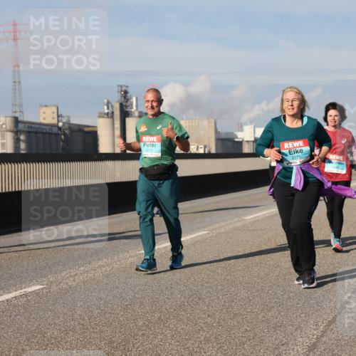 03.10.2025 - Köhlbrandbrückenlauf Lena Gebhardt http://msf.ph/oto/9093943 03.10.2025 10:09:02 Position 2 2272, 2175, 2554 meine-sportfotos.de
