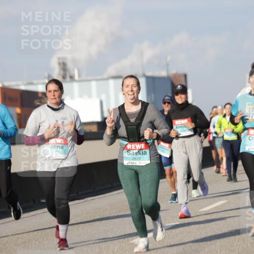 03.10.2025 - Köhlbrandbrückenlauf Jannik Wohlers http://msf.ph/oto/9093955 03.10.2025 10:00:51 Position 3 3450, 1719, 2678, 2293, 1903 meine-sportfotos.de