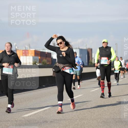 03.10.2025 - Köhlbrandbrückenlauf Jannik Wohlers http://msf.ph/oto/9093959 03.10.2025 10:12:30 Position 3 3800 meine-sportfotos.de