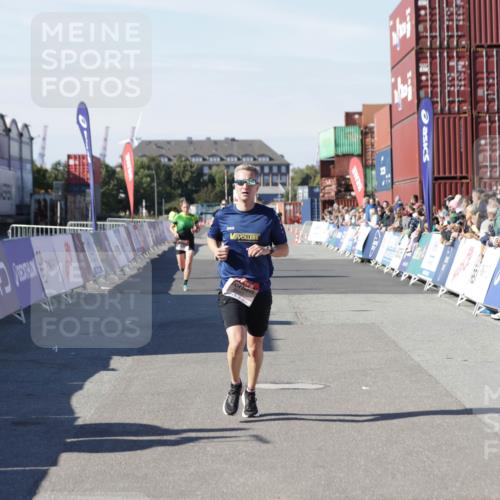 03.10.2025 - Köhlbrandbrückenlauf Jannik Wohlers http://msf.ph/oto/9093975 03.10.2025 12:54:38 Ziel 4060, 4106, 4209, 6621, 6683 meine-sportfotos.de