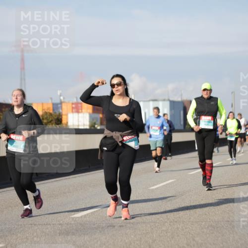 03.10.2025 - Köhlbrandbrückenlauf Jannik Wohlers http://msf.ph/oto/9093983 03.10.2025 10:12:30 Position 3 3800 meine-sportfotos.de