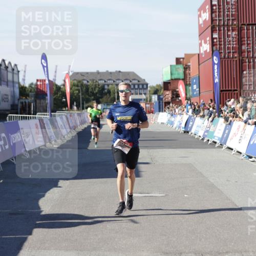 03.10.2025 - Köhlbrandbrückenlauf Jannik Wohlers http://msf.ph/oto/9093985 03.10.2025 12:54:38 Ziel 4060, 4106, 4209, 6621, 6683 meine-sportfotos.de