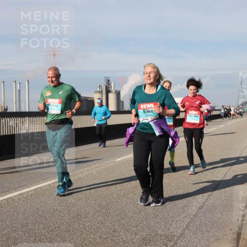 03.10.2025 - Köhlbrandbrückenlauf Lena Gebhardt http://msf.ph/oto/9093991 03.10.2025 10:09:03 Position 2 2272, 2175, 33 meine-sportfotos.de