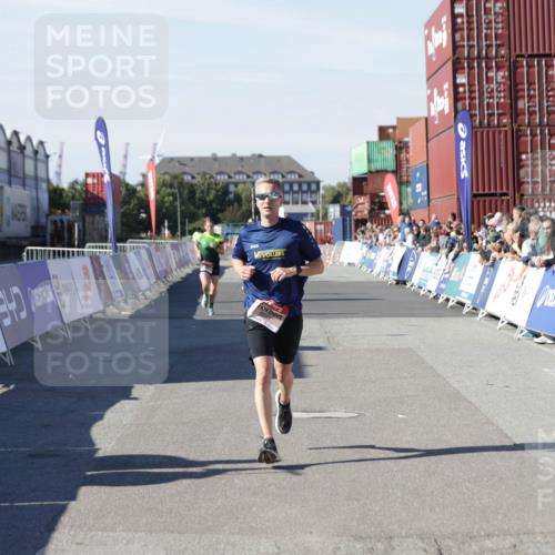 03.10.2025 - Köhlbrandbrückenlauf Jannik Wohlers http://msf.ph/oto/9093997 03.10.2025 12:54:38 Ziel 4060, 4106, 4209, 6621, 6683 meine-sportfotos.de