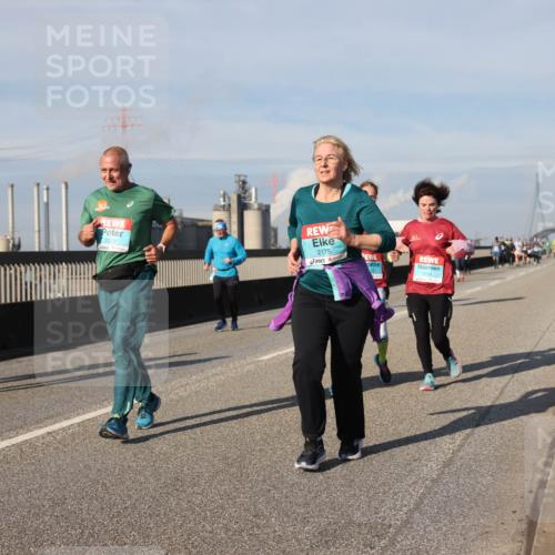 03.10.2025 - Köhlbrandbrückenlauf Lena Gebhardt http://msf.ph/oto/9093999 03.10.2025 10:09:03 Position 2 2272, 2175 meine-sportfotos.de