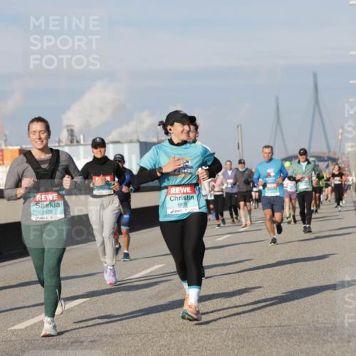 03.10.2025 - Köhlbrandbrückenlauf Jannik Wohlers http://msf.ph/oto/9094002 03.10.2025 10:00:53 Position 3 1719, 2678, 1903 meine-sportfotos.de