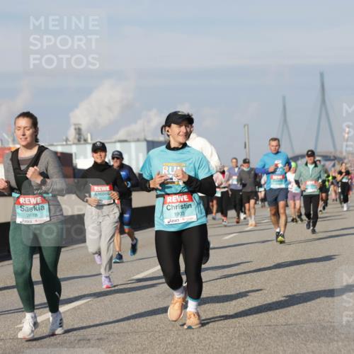 03.10.2025 - Köhlbrandbrückenlauf Jannik Wohlers http://msf.ph/oto/9094016 03.10.2025 10:00:53 Position 3 1719, 2678, 1903 meine-sportfotos.de