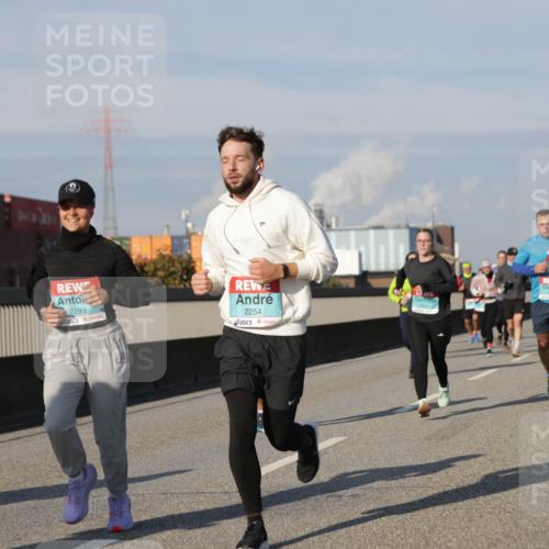 03.10.2025 - Köhlbrandbrückenlauf Jannik Wohlers http://msf.ph/oto/9094046 03.10.2025 10:00:55 Position 3 2293, 2254, 14 meine-sportfotos.de