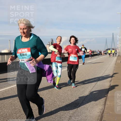 03.10.2025 - Köhlbrandbrückenlauf Lena Gebhardt http://msf.ph/oto/9094047 03.10.2025 10:09:04 Position 2 22, 2533, 2554, 2175 meine-sportfotos.de