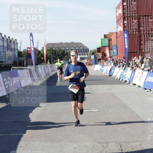 03.10.2025 - Köhlbrandbrückenlauf Jannik Wohlers http://msf.ph/oto/9094049 03.10.2025 12:54:38 Ziel 4060, 4106, 4209, 6621, 6683 meine-sportfotos.de