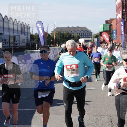 03.10.2025 - Köhlbrandbrückenlauf Jannik Wohlers http://msf.ph/oto/9094071 03.10.2025 13:20:28 Ziel 4269, 4385, 4570, 4571, 4591, 4672, 4739, 4790, 4859, 5082, 5144, 5160, 5208, 5543, 5631, 5672, 5790, 5850, 6035, 6136 meine-sportfotos.de