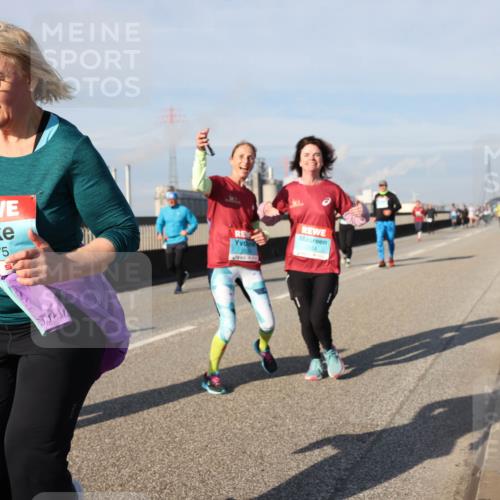 03.10.2025 - Köhlbrandbrückenlauf Lena Gebhardt http://msf.ph/oto/9094075 03.10.2025 10:09:05 Position 2 2175 meine-sportfotos.de