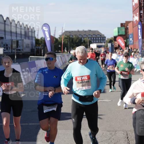 03.10.2025 - Köhlbrandbrückenlauf Jannik Wohlers http://msf.ph/oto/9094078 03.10.2025 13:20:28 Ziel 4269, 4385, 4570, 4571, 4591, 4672, 4739, 4790, 4859, 5082, 5144, 5160, 5208, 5543, 5631, 5672, 5790, 5850, 6035, 6136 meine-sportfotos.de