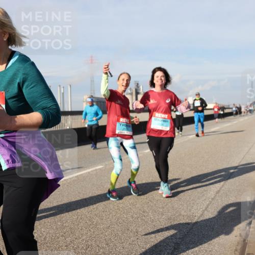 03.10.2025 - Köhlbrandbrückenlauf Lena Gebhardt http://msf.ph/oto/9094083 03.10.2025 10:09:05 Position 2 2, 2530 meine-sportfotos.de