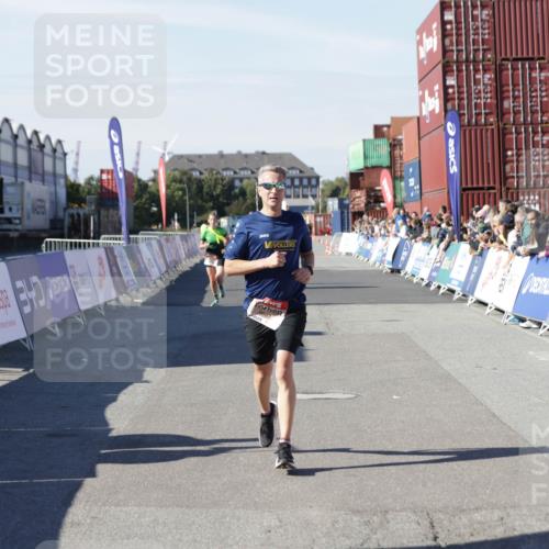 03.10.2025 - Köhlbrandbrückenlauf Jannik Wohlers http://msf.ph/oto/9094084 03.10.2025 12:54:38 Ziel 4060, 4106, 4209, 6621, 6683 meine-sportfotos.de