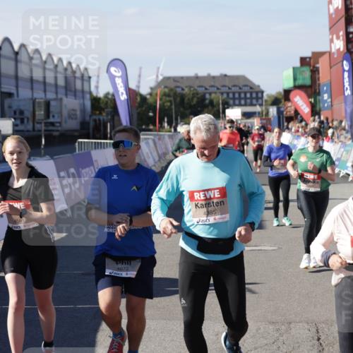 03.10.2025 - Köhlbrandbrückenlauf Jannik Wohlers http://msf.ph/oto/9094090 03.10.2025 13:20:28 Ziel 4269, 4385, 4570, 4571, 4591, 4672, 4739, 4790, 4859, 5082, 5144, 5160, 5208, 5543, 5631, 5672, 5790, 5850, 6035, 6136 meine-sportfotos.de