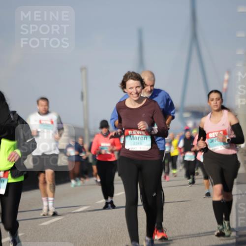 03.10.2025 - Köhlbrandbrückenlauf Jannik Wohlers http://msf.ph/oto/9094092 03.10.2025 10:12:35 Position 3 1763, 2316, 2470 meine-sportfotos.de