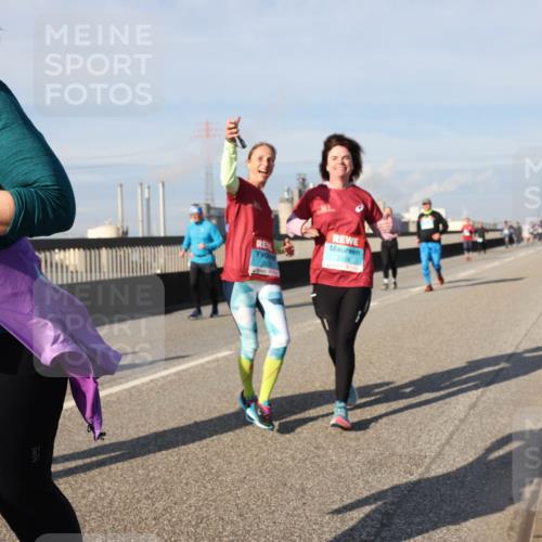 03.10.2025 - Köhlbrandbrückenlauf Lena Gebhardt http://msf.ph/oto/9094098 03.10.2025 10:09:05 Position 2 275, 2554 meine-sportfotos.de