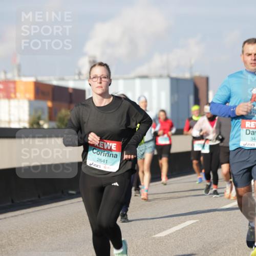 03.10.2025 - Köhlbrandbrückenlauf Jannik Wohlers http://msf.ph/oto/9094100 03.10.2025 10:00:57 Position 3 2641, 3446 meine-sportfotos.de