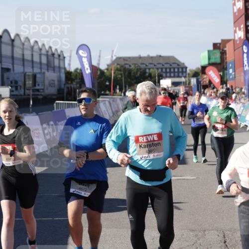 03.10.2025 - Köhlbrandbrückenlauf Jannik Wohlers http://msf.ph/oto/9094101 03.10.2025 13:20:28 Ziel 4269, 4385, 4570, 4571, 4591, 4672, 4739, 4790, 4859, 5082, 5144, 5160, 5208, 5543, 5631, 5672, 5790, 5850, 6035, 6136 meine-sportfotos.de