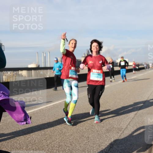 03.10.2025 - Köhlbrandbrückenlauf Lena Gebhardt http://msf.ph/oto/9094109 03.10.2025 10:09:05 Position 2  meine-sportfotos.de