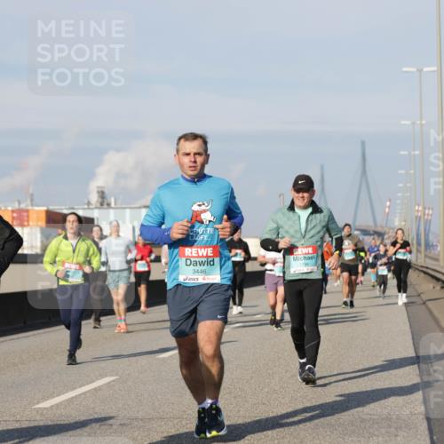 03.10.2025 - Köhlbrandbrückenlauf Jannik Wohlers http://msf.ph/oto/9094116 03.10.2025 10:00:58 Position 3 2641, 3446, 1794 meine-sportfotos.de