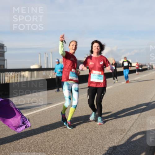 03.10.2025 - Köhlbrandbrückenlauf Lena Gebhardt http://msf.ph/oto/9094118 03.10.2025 10:09:05 Position 2  meine-sportfotos.de