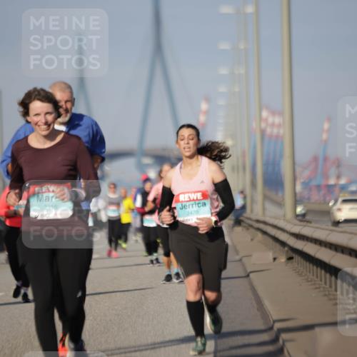 03.10.2025 - Köhlbrandbrückenlauf Jannik Wohlers http://msf.ph/oto/9094119 03.10.2025 10:12:36 Position 3 2316, 2470 meine-sportfotos.de