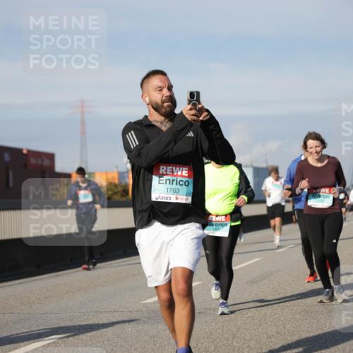 03.10.2025 - Köhlbrandbrückenlauf Jannik Wohlers http://msf.ph/oto/9094124 03.10.2025 10:12:39 Position 3 1763, 1991, 2316 meine-sportfotos.de