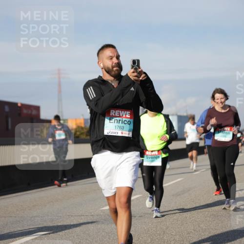 03.10.2025 - Köhlbrandbrückenlauf Jannik Wohlers http://msf.ph/oto/9094128 03.10.2025 10:12:39 Position 3 1763, 1991, 2316 meine-sportfotos.de