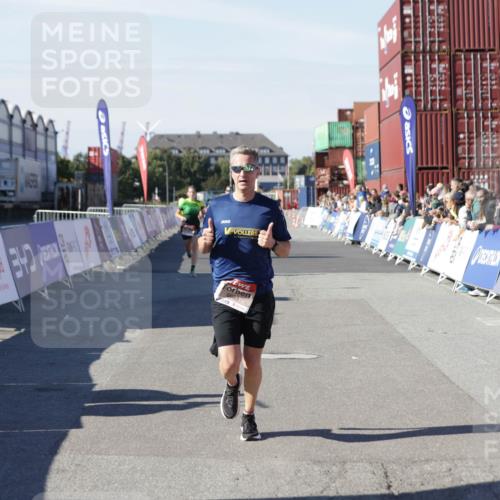 03.10.2025 - Köhlbrandbrückenlauf Jannik Wohlers http://msf.ph/oto/9094129 03.10.2025 12:54:39 Ziel 4060, 4106, 4209, 6621, 6683 meine-sportfotos.de
