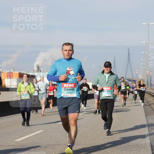 03.10.2025 - Köhlbrandbrückenlauf Jannik Wohlers http://msf.ph/oto/9094130 03.10.2025 10:00:58 Position 3 2641, 3446, 1794 meine-sportfotos.de