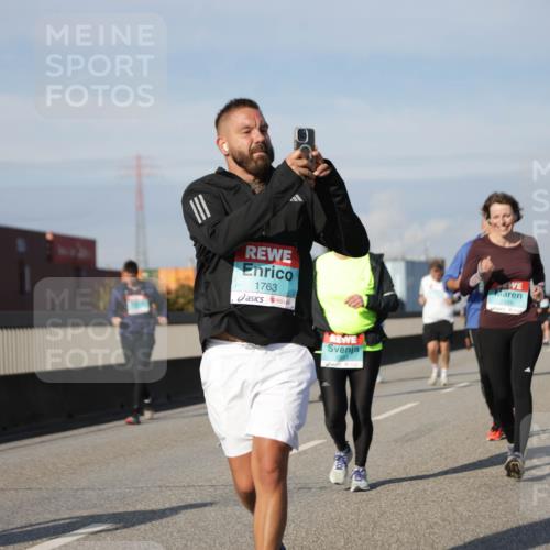 03.10.2025 - Köhlbrandbrückenlauf Jannik Wohlers http://msf.ph/oto/9094132 03.10.2025 10:12:39 Position 3 1763, 2316 meine-sportfotos.de