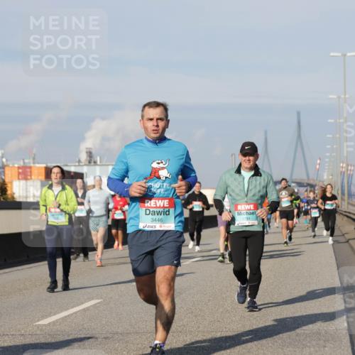 03.10.2025 - Köhlbrandbrückenlauf Jannik Wohlers http://msf.ph/oto/9094133 03.10.2025 10:00:58 Position 3 2641, 3446, 1794 meine-sportfotos.de