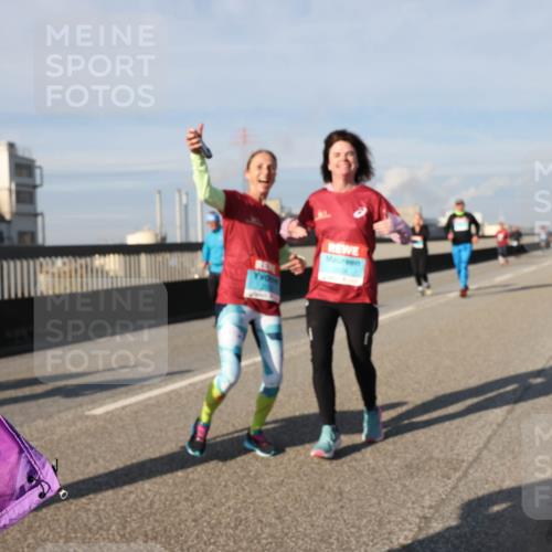 03.10.2025 - Köhlbrandbrückenlauf Lena Gebhardt http://msf.ph/oto/9094139 03.10.2025 10:09:05 Position 2  meine-sportfotos.de