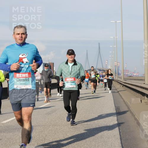 03.10.2025 - Köhlbrandbrückenlauf Jannik Wohlers http://msf.ph/oto/9094140 03.10.2025 10:00:59 Position 3 3446, 1794 meine-sportfotos.de