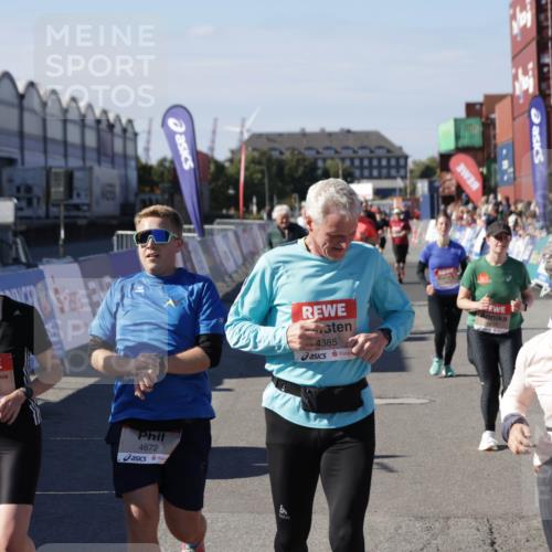 03.10.2025 - Köhlbrandbrückenlauf Jannik Wohlers http://msf.ph/oto/9094141 03.10.2025 13:20:28 Ziel 4269, 4385, 4570, 4571, 4591, 4672, 4739, 4790, 4859, 5082, 5144, 5160, 5208, 5543, 5631, 5672, 5790, 5850, 6035, 6136 meine-sportfotos.de