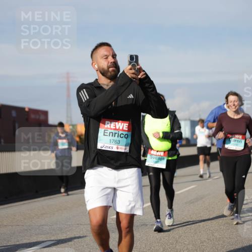 03.10.2025 - Köhlbrandbrückenlauf Jannik Wohlers http://msf.ph/oto/9094143 03.10.2025 10:12:39 Position 3 1763, 2316 meine-sportfotos.de