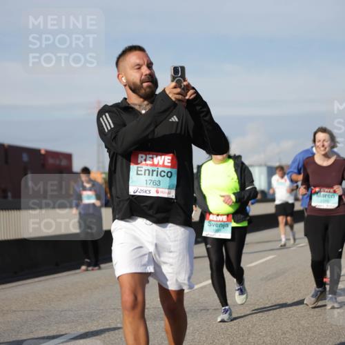 03.10.2025 - Köhlbrandbrückenlauf Jannik Wohlers http://msf.ph/oto/9094147 03.10.2025 10:12:39 Position 3 1763, 2316 meine-sportfotos.de