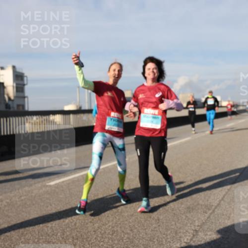 03.10.2025 - Köhlbrandbrückenlauf Lena Gebhardt http://msf.ph/oto/9094150 03.10.2025 10:09:05 Position 2  meine-sportfotos.de