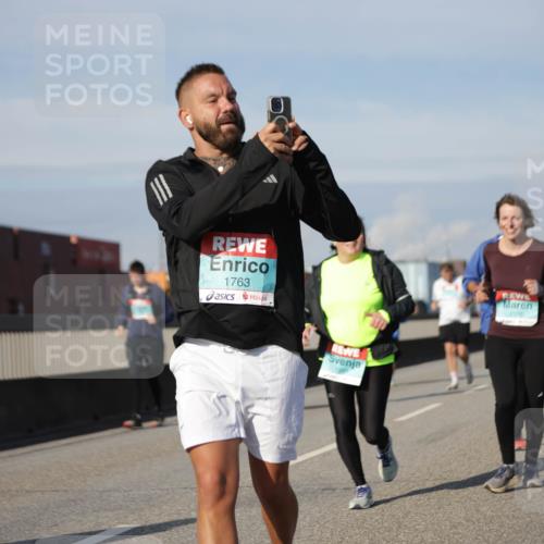 03.10.2025 - Köhlbrandbrückenlauf Jannik Wohlers http://msf.ph/oto/9094152 03.10.2025 10:12:39 Position 3 1763, 2316 meine-sportfotos.de