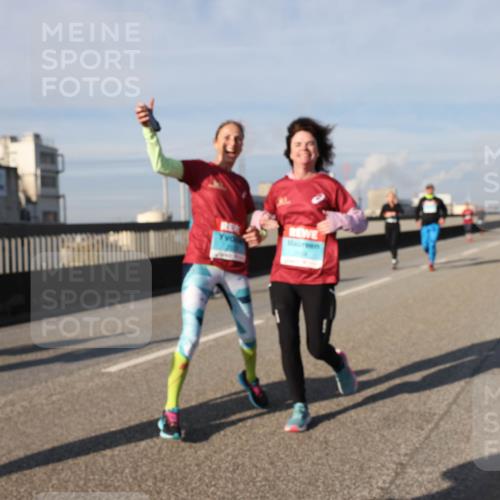 03.10.2025 - Köhlbrandbrückenlauf Lena Gebhardt http://msf.ph/oto/9094157 03.10.2025 10:09:05 Position 2  meine-sportfotos.de