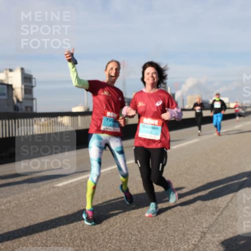 03.10.2025 - Köhlbrandbrückenlauf Lena Gebhardt http://msf.ph/oto/9094165 03.10.2025 10:09:05 Position 2  meine-sportfotos.de