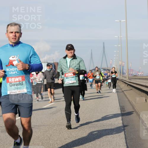 03.10.2025 - Köhlbrandbrückenlauf Jannik Wohlers http://msf.ph/oto/9094170 03.10.2025 10:00:59 Position 3 3446, 1794 meine-sportfotos.de
