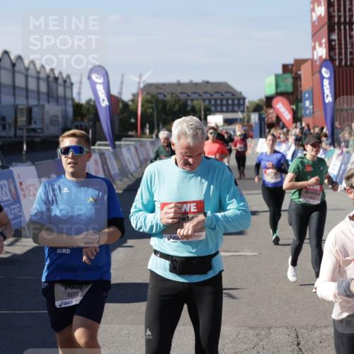 03.10.2025 - Köhlbrandbrückenlauf Jannik Wohlers http://msf.ph/oto/9094172 03.10.2025 13:20:28 Ziel 4269, 4385, 4570, 4571, 4591, 4672, 4739, 4790, 4859, 5082, 5144, 5160, 5208, 5543, 5631, 5672, 5790, 5850, 6035, 6136 meine-sportfotos.de